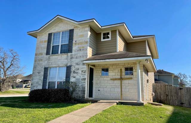 Spacious 4 Bed, 3 Bath Minutes from Campus! - 4061 Southern Trace Drive, College Station, TX 77845