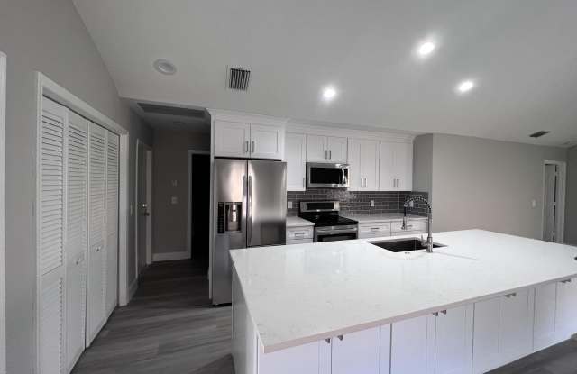 1596 Hawthorne Place Gallery 2
