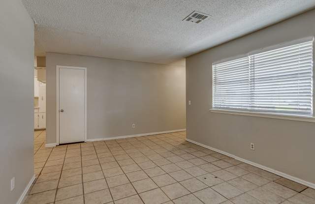 3320 Hampton Road Gallery 3