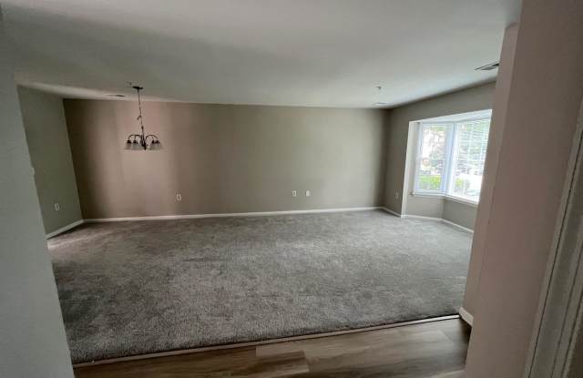 1031 Murdoch Court - 1 Gallery 2