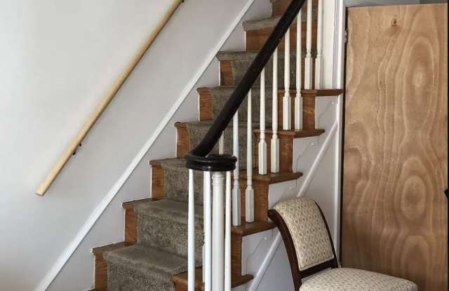 160 Roxborough Avenue photos photos