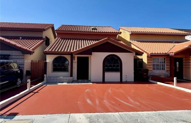 2732 W 54th St photos photos