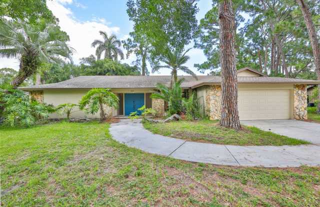3 Beds 2 Baths Home with Jacuzzi & 2-Car Garage in Clearwater! photos photos