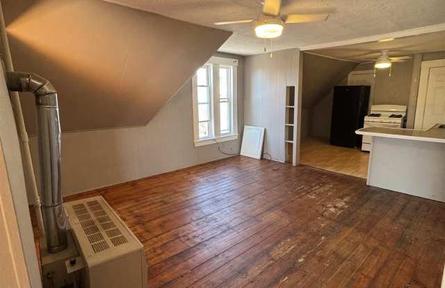 354 Spruce Street Gallery 1