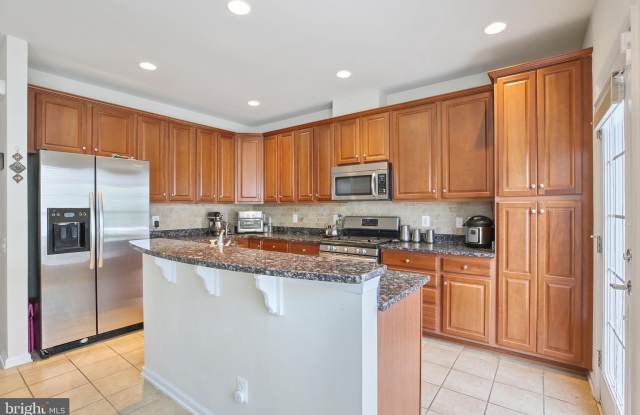 25501 AMBER GATE Terrace Gallery 4