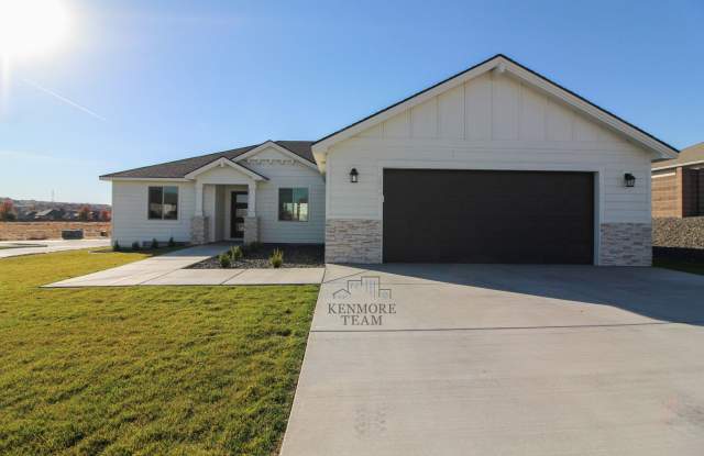 3 Bedroom, 2 Bath + an Office Home in Kennewick Gallery 1