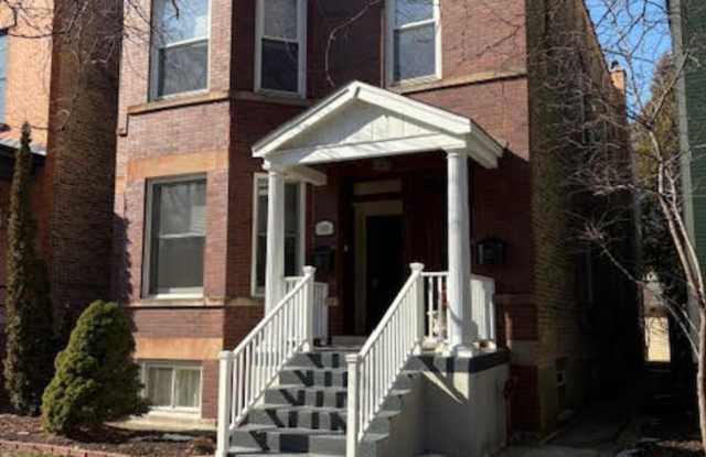 3806 N Leavitt Street unit: 2 photos photos