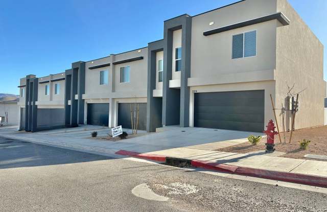 PET FRIENDLY!! HURRICANE TOWNHOME! END UNIT! photos photos PET FRIENDLY!! HURRICANE TOWNHOME! END UNIT! photos photos