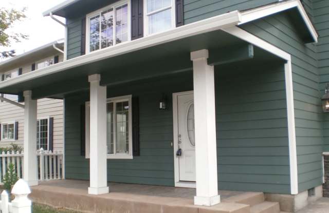 ~Elegant 3 bedroom with Bonus Family Room on Barger~ photos photos