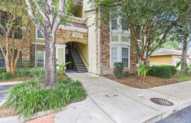 10108 COURTNEY OAKS CIRCLE Gallery 1