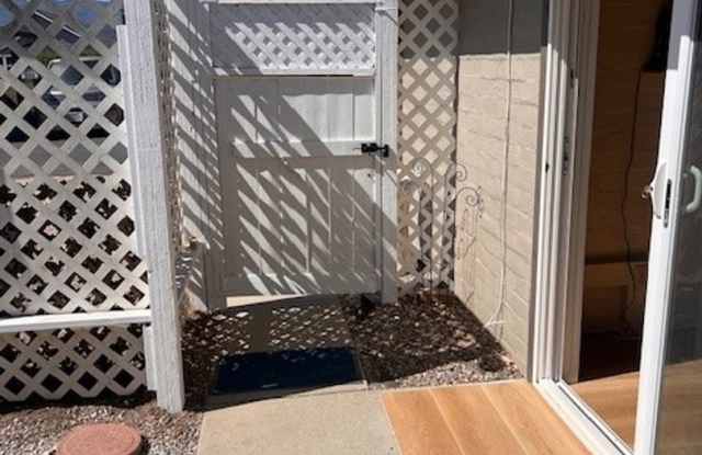 Cozy Cottage in the Heart of Downtown Solvang Gallery 4