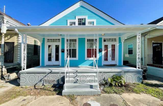 2437 Lapeyrouse Street photos photos
