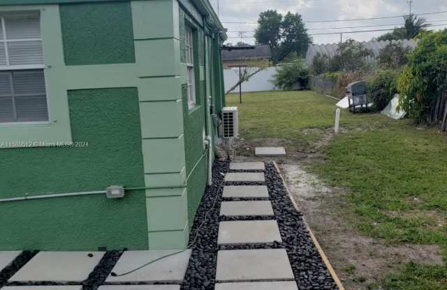 112 Miami Gardens Rd - 112 Miami Gardens Road, West Park, FL 33023