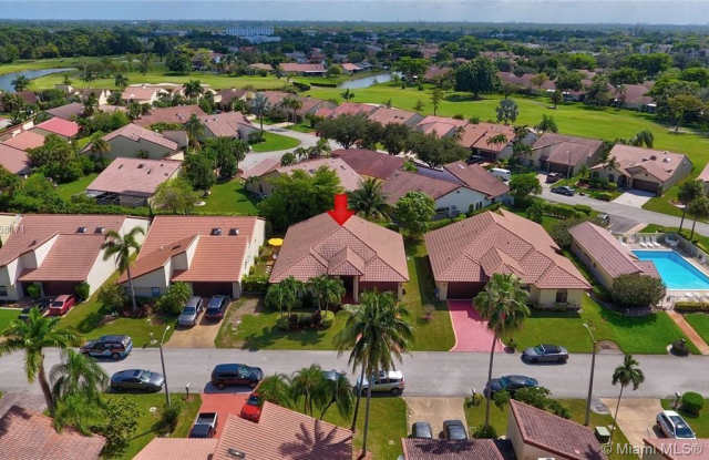 7039 Golf Pointe Cir Gallery 2