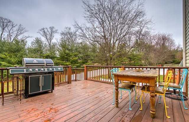 1014 Meandering Way Gallery 2