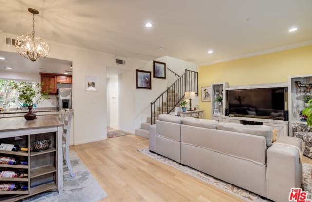 715 E Angeleno Ave - 715 East Angeleno Avenue, Burbank, CA 91501