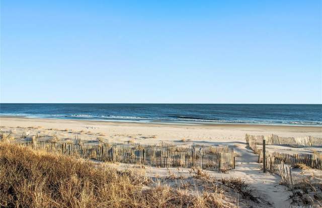 76 Dune Road Gallery 2