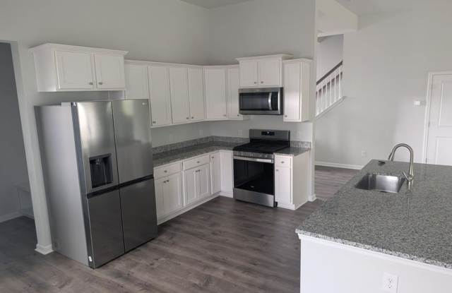 Available now. Beautiful 4 BR/3.5 BA Home in French Quarter Creek! Gallery 4