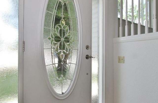 Charming Home on Quiet Cul-de-sac Gallery 3
