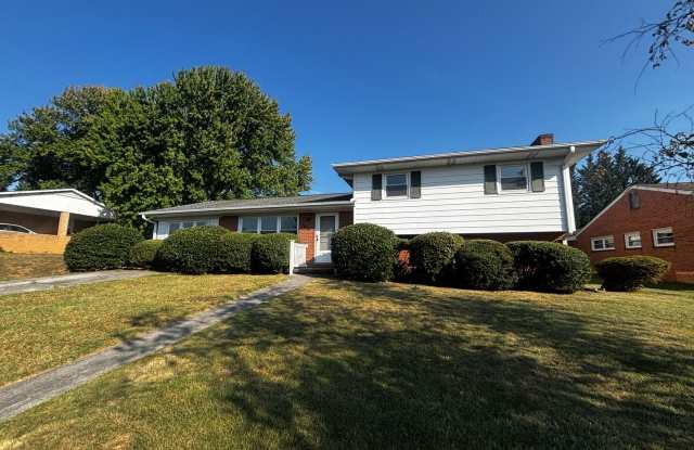 First Time On Market for Rent- Spacious Home in Salem with 4 Bedrooms and 2.5 Baths - 1511 Narcissus Street Gallery 3