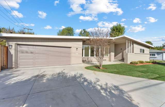 RV/trailer parking - 608 East 17th Avenue, Escondido, CA 92025