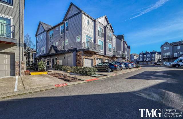 Beautiful Ground Level 1+br Condo ** Water/Sewer/Garbage Included ** photos photos