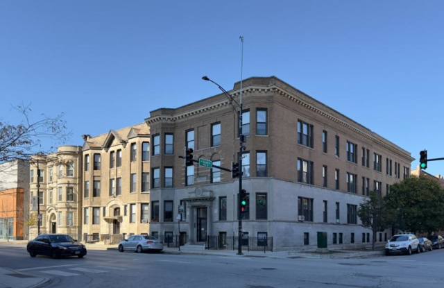 904 Montrose - 904 West Montrose Avenue, Chicago, IL 60613