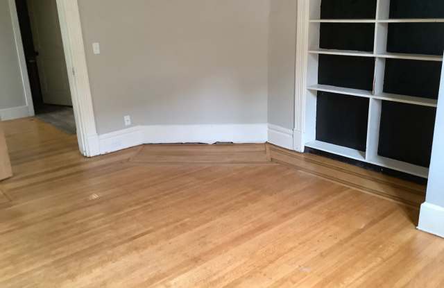 Updated 8-Bedroom House in Dinkytown! Gallery 4