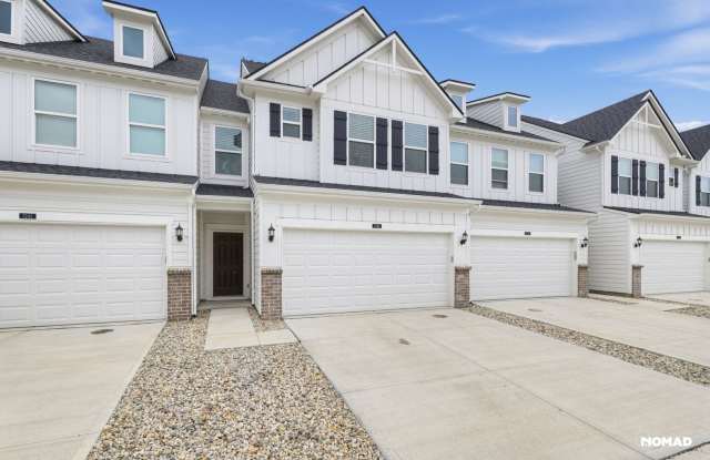 3 bed | 2.5 bath | 1883 sq ft | Townhome Gallery 1