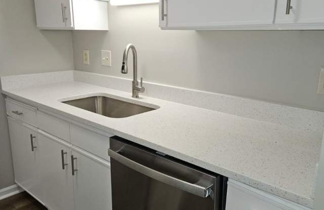 Three bedroom, two bath condo in High Point - 1806 Woods Lane, High Point, NC 27265
