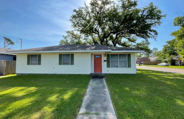 House for rent! - 2813 Louisiana Avenue, Lake Charles, LA 70601