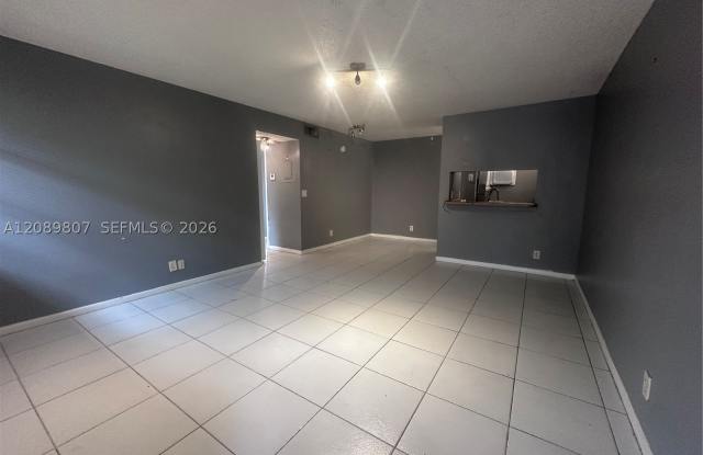 821 Twin Lakes Dr Gallery 1
