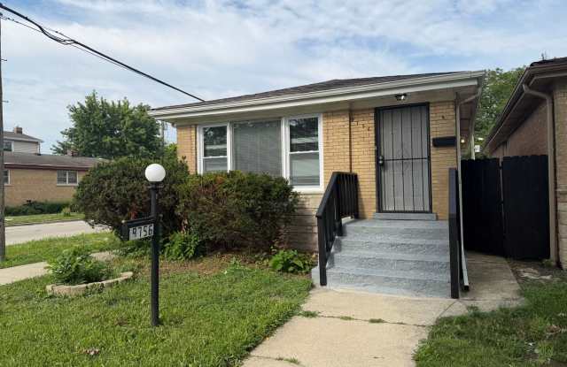 Updated 3-Bedroom Home with Rear Parking photos photos