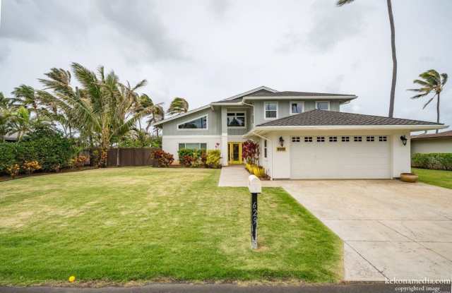 Very Spacious by the Ocean 3BR/3BA/2CarGarage in Kaimalino - 629 Milokai Street, Honolulu County, HI 96734