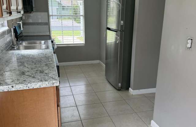 1456 SE Rivergreen Circle Gallery 4