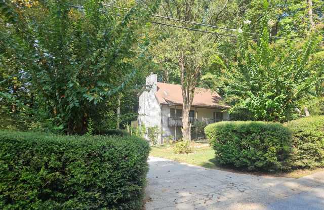 Renovated Home in Dallas - One Acre Privacy Gallery 1