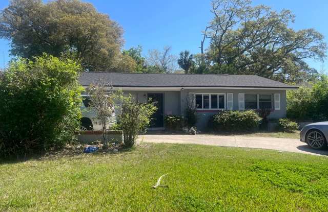 Charming 3-Bedroom Home with a Large Backyard in Daytona Beach! Gallery 1