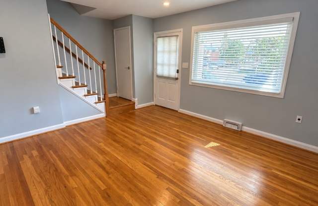 Charming 3-Bedroom Home with Hardwood Floors & Covered Parking Gallery 4