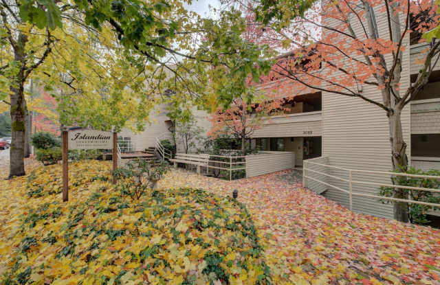 2bd/1.75ba Mercer Island Condo - 3055 80th Avenue Southeast, Mercer Island, WA 98040