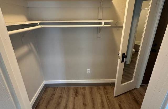 (493) Cascade Apartments - Studio Gallery 4