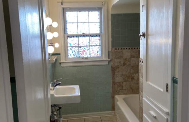 Stunning home on Sheridan for rent! Gallery 3