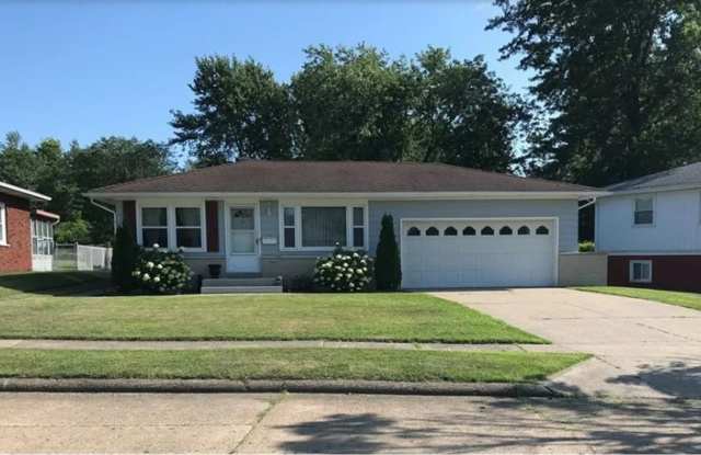 Three Bedroom / 2 bathroom house AVAILABLE NOW photos photos