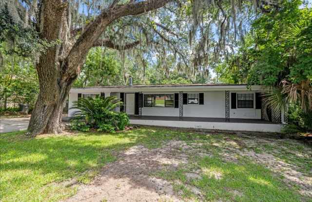 Large 4 Bedroom House with Backyard - 103 South Chapel Drive, Tallahassee, FL 32304 Large 4 Bedroom House with Backyard - 103 South Chapel Drive, Tallahassee, FL 32304