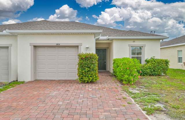 ** 3/2 Duplex W/Garage ~ Newer Construction ~ Available NOW ** photos photos
