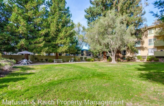 1033 Crestview Drive Unit 111 - 1033 Crestview Drive, Mountain View, CA 94040