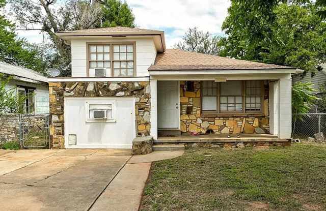 4 bedroom Home in the Heart of Oklahoma City - 1433 Northeast 26th Street, Oklahoma City, OK 73111