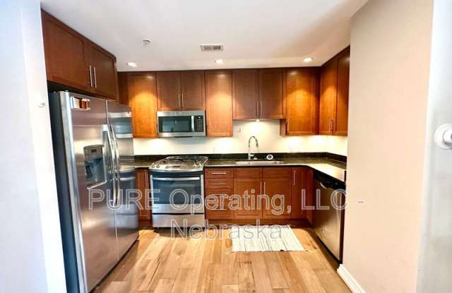 3201 Dodge St - 3201 Dodge Street, Omaha, NE 68131