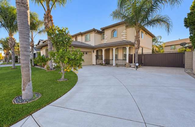 Spacious Los Banos Home with Inviting outdoor living Gallery 1