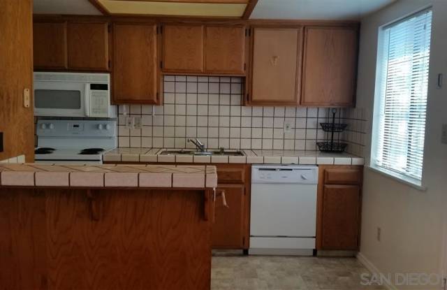 737 Island Court Gallery 3