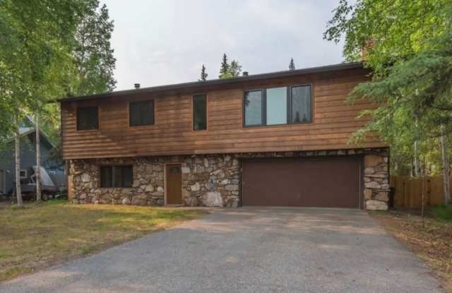4 bedroom / 2 car garage / small dog on approval photos photos